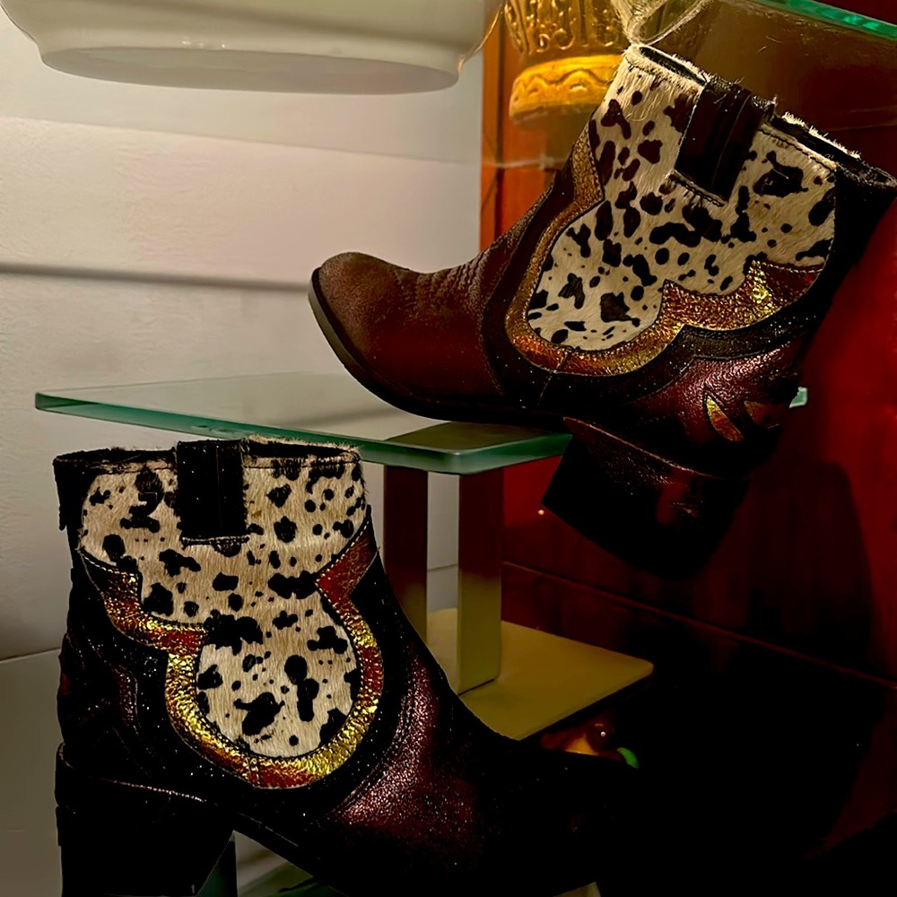 Stunning zip ankle boots